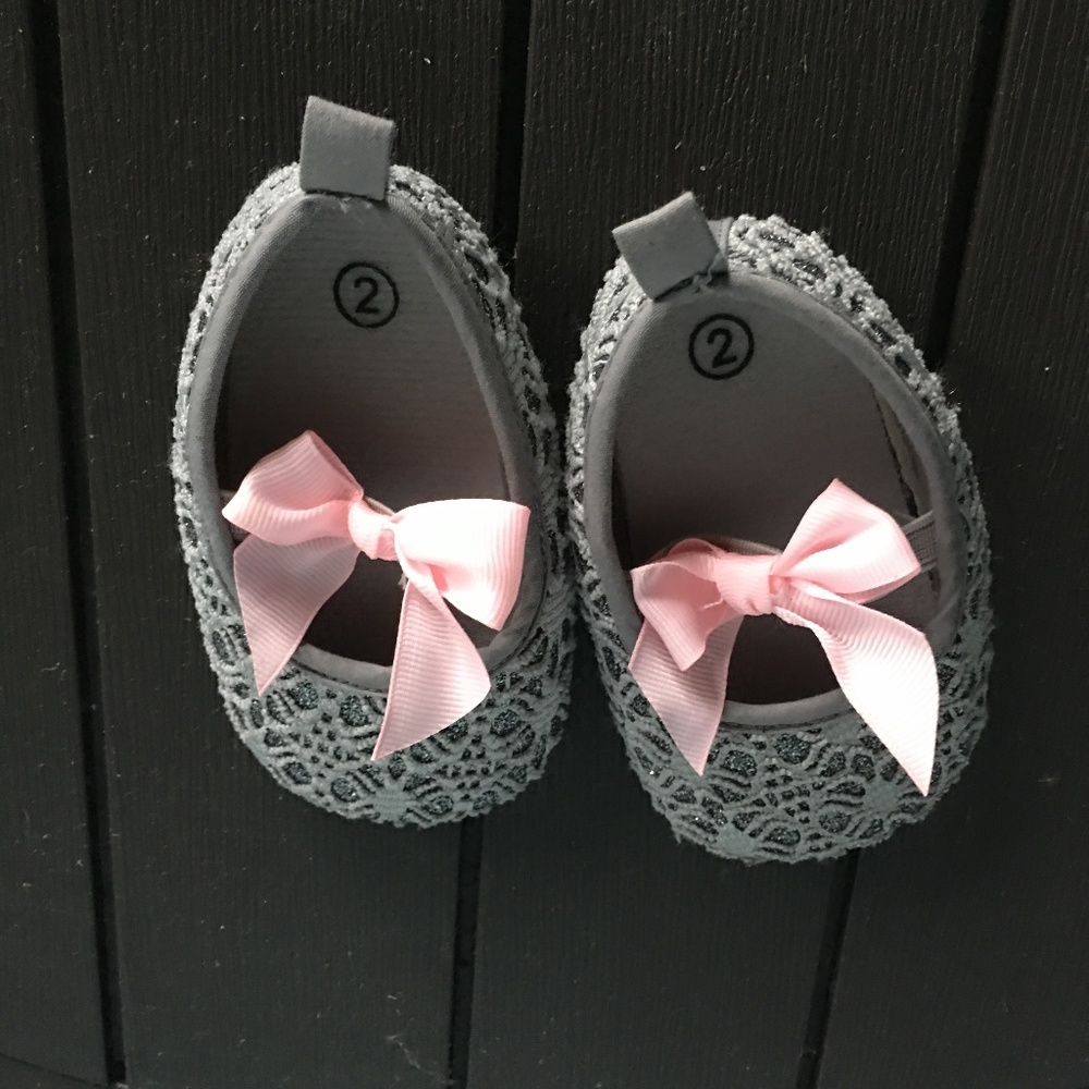 NEW Baby Size 2 Grey with Pink Bows